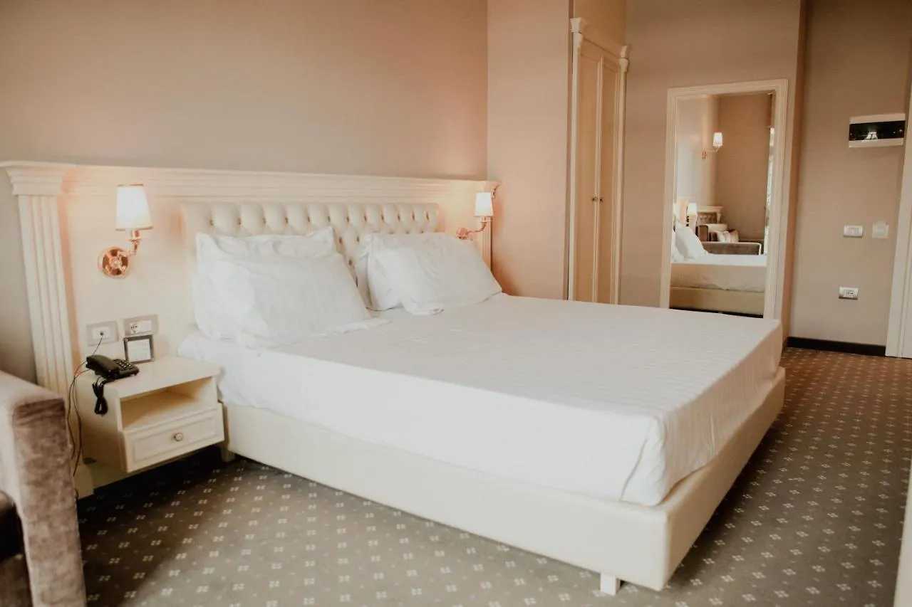 *****  Lot Boutique Hotel By Hotels And Preference Tirana Albánia