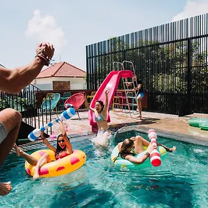 https://cara-cara-inn.hotelsseminyak.net