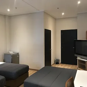 https://royal-hotel-brussels.brusselshotelsbook.com