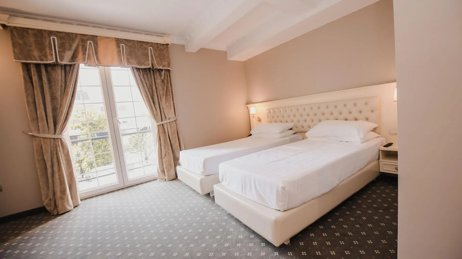 *****  Lot Boutique Hotel By Hotels And Preference Tirana Albánia