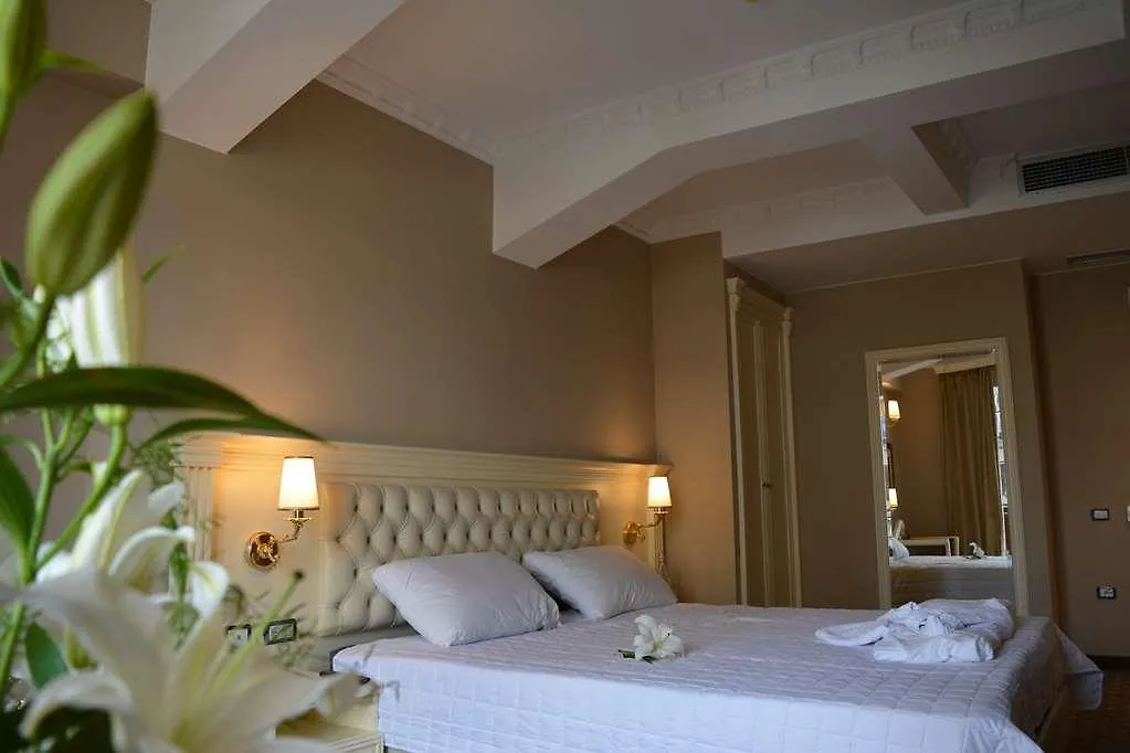 Lot Boutique Hotel By Hotels And Preference Τίρανα